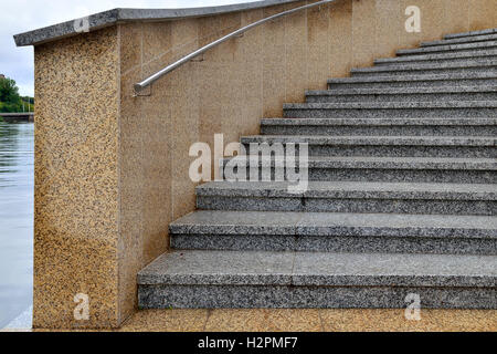 Escalier avec marches en marbre et d'acier forgé sur la promenade Banque D'Images