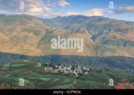 Terre rouge DongChuan panorama, l'un des points de repère dans la province du Yunnan, Chine Banque D'Images