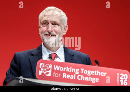 Congrès du Parti travailliste, le 28/09/2016 à Liverpool Liverpool, ACC. Les personnes sur la photo : Jeremy Corbyn, chef du parti du travail, donne son discours "Leaders" le dernier jour de la conférence . Photo par Julie Edwards Banque D'Images