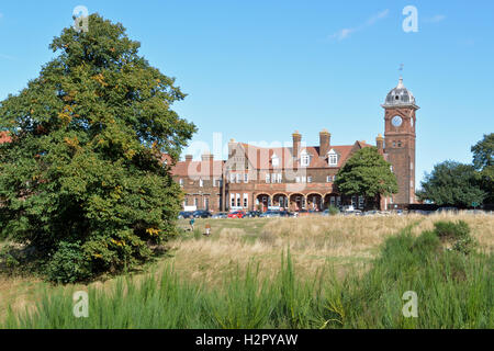 Caserne de Britannia sur Mousehold Heath donnant sur Norwich. Les bâtiments victoriens y compris cafe font maintenant partie de la prison de Norwich Banque D'Images