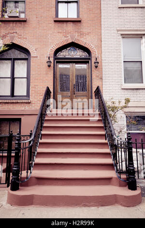 Un brownstone entrée dans Hoboken, New Jersey. Banque D'Images