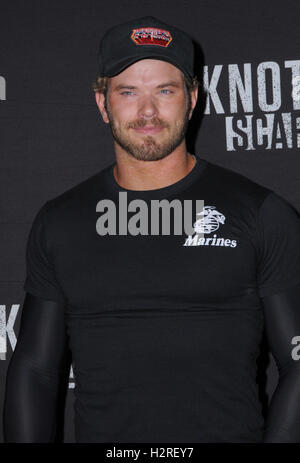 Buena Park, CA, USA. Sep 30, 2016. 30 septembre 2016 - Buena Park, Californie. Kellan Lutz. Knott's Scary Farm Tapis noir a tenu à Knott's Berry Farm. Crédit photo : Birdie Thompson/AdMedia Crédit : Birdie Thompson/AdMedia/ZUMA/Alamy Fil Live News Banque D'Images