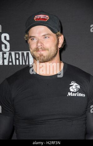 Buena Park, CA. Sep 30, 2016. Kellan Lutz Kellan Lutz aux arrivées de Knott's Scary Farm Tapis noir arrivées, Knott's Berry Farm, Buena Park, CA, le 30 septembre 2016. Credit : Elizabeth Goodenough/Everett Collection/Alamy Live News Banque D'Images