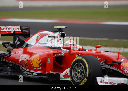 Sepang, en Malaisie. 1 octobre, 2016. La Scuderia Ferrari pilote Finlandais Kimi Raikkonen durs pendant la séance de qualifications de la Formule Un Grand Prix de Malaisie à Sepang, Malaisie, Octobre 1, 2016. Credit : Lin Hao/Xinhua/Alamy Live News Banque D'Images