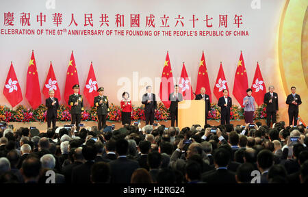 Hong Kong, Chine. 1 octobre, 2016. Une réception célébrant le 67e anniversaire de la fondation de la République populaire de Chine est tenue dans la Région administrative spéciale de Hong Kong, Chine du sud, le 1er octobre 2016. © Li Peng/Xinhua/Alamy Live News Banque D'Images