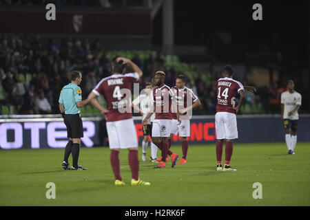 Metz, France. 06Th Oct, 2016. Ligue 1 française de football. Le FC Metz et Monaco. La frustration sur les visages des joueurs de Metz. Credit : Action Plus Sport/Alamy Live News Banque D'Images