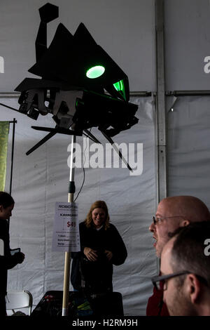 New York, NY, USA. 06Th Oct, 2016. Les participants juste participer à la Maker Faire, deux jours de célébration de do-it-yourself innovations en science et technologie organisé chaque automne au New York Hall of Science. Crédit : Brian Cahn/ZUMA/Alamy Fil Live News Banque D'Images