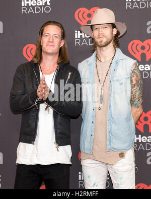 Las Vegas, Nevada, USA. Sep 24, 2016. TYLER HUBBARD ET BRIAN KELLEY de Floride Géorgie pose de ligne sur le tapis rouge au iHeartRadio Music Festival à Las Vegas, Nevada © Daniel DeSlover/ZUMA/Alamy Fil Live News Banque D'Images