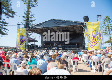 Sydney, Australie. 09Th Oct, 2016. Festival de jazz de Manly dans sa 39e année , Jazz effectuer le long du littoral à Manly Beach avec des bandes locales et internationales, école secondaire locale bandes ont également participer à cet événement public gratuit, Sydney, Australie : modèle de crédit10/Alamy Live News Banque D'Images