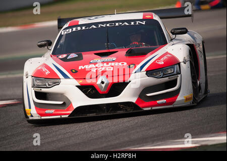 Barcelone, Espagne. 2 octobre, 2016. Le Renault RS01 Blancpain GT Sports Club de l'équipe Monlau Competicion tirée par Jurgen Smet, en action pendant le Festival de la vitesse de Barcelone sur le circuit de Catalunya. Crédit : Pablo Guillen/Alamy Live News Banque D'Images