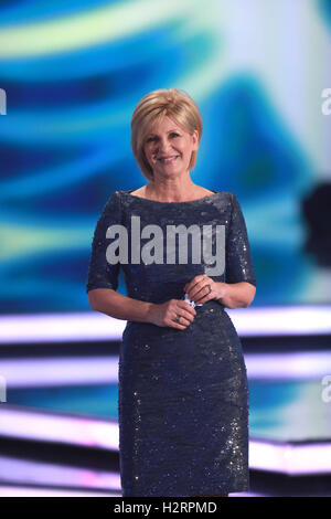 Berlin, Allemagne. 06Th Oct, 2016. Carmen Nebel sur la ZDF show 'Willkommen bei Carmen Nebel' à Berlin, Allemagne, 01 octobre 2016. Photo : JOERG CARSTENSEN/dpa/Alamy Live News Banque D'Images