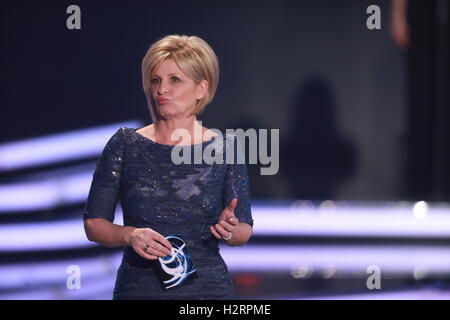 Berlin, Allemagne. 06Th Oct, 2016. Carmen Nebel sur la ZDF show 'Willkommen bei Carmen Nebel' à Berlin, Allemagne, 01 octobre 2016. Photo : JOERG CARSTENSEN/dpa/Alamy Live News Banque D'Images