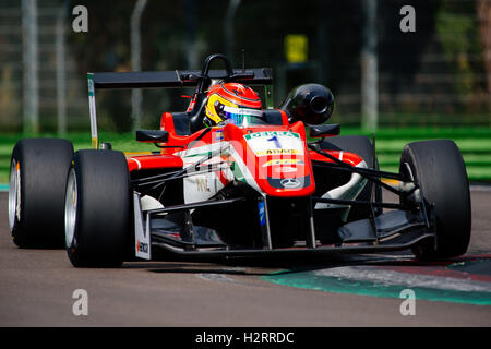 Imola, Italie. 09Th Oct, 2016. Le pilote de Prema Powerteam fr Lance Stroll de Le Canada concurrence pendant la course 2 du Championnat d'Europe de Formule 3 à Imola, Italie le 2 octobre 2016. Credit : Jure Makovec/Alamy Live News Banque D'Images