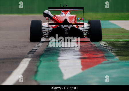 Imola, Italie. 09Th Oct, 2016. Le pilote de Prema Powerteam fr Lance Stroll de Le Canada concurrence pendant la course 2 du Championnat d'Europe de Formule 3 à Imola, Italie le 2 octobre 2016. Credit : Jure Makovec/Alamy Live News Banque D'Images