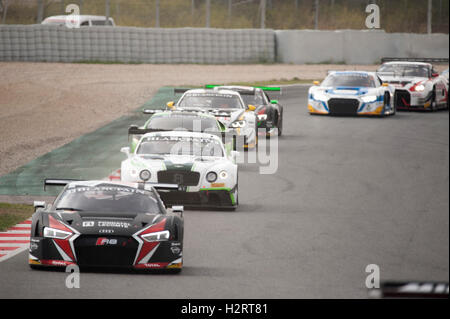 Barcelone, Espagne. 2 octobre, 2016. Concurrents en action lors de la finale de la série Blancpain GT, pendant le Festival de la vitesse de Barcelone sur le circuit de Catalunya. Crédit : Pablo Guillen/Alamy Live News Banque D'Images