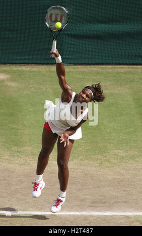 Women's semi finale, Serena Williams, USA, 2010 de l'ITF de Wimbledon, tournoi du Grand Chelem, Wimbledon, Angleterre, Royaume-Uni, Europe Banque D'Images