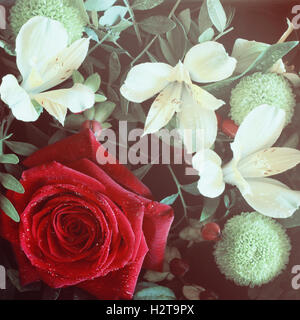 Bouquet de belles fleurs de roses et orchidées de style vintage Banque D'Images