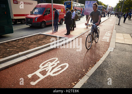 L'Université de Manchester Oxford Road de pistes cyclables Bike biker vtt location vélo exercice cycliste vtt équitation rider ac active Banque D'Images