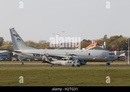 168760, un Boeing P-8A Poseidon exploités par la Marine américaine, à l'aéroport de Prestwick international au cours de l'exercice Joint Warrior 15-2. Banque D'Images