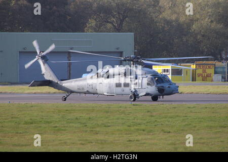 166324,un Sikorsky MH-60S Knighthawk (Seahawk) de la Marine américaine, à l'aéroport de Prestwick au cours de l'exercice Joint Warrior 15-2. Banque D'Images