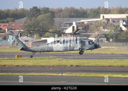 166324,un Sikorsky MH-60S Knighthawk (Seahawk) de la Marine américaine, à l'aéroport de Prestwick au cours de l'exercice Joint Warrior 15-2. Banque D'Images