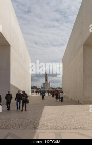 Fatima, Portugal - 25 Avril 2014 : Le sanctuaire de Fatima, qui est aussi appelé la basilique de Dame Fatima, Portugal Banque D'Images