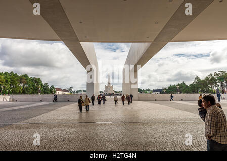 Fatima, Portugal - 25 Avril 2014 : Le sanctuaire de Fatima, qui est aussi appelé la basilique de Dame Fatima, Portugal Banque D'Images