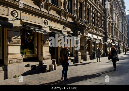 Boutiques dans l'Pohjoisesplanadi, Helsinki, Finlande Banque D'Images