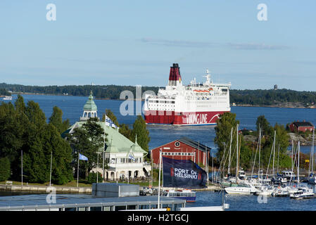 Cruiser dans le sud-port, Helsinki, Finlande Banque D'Images