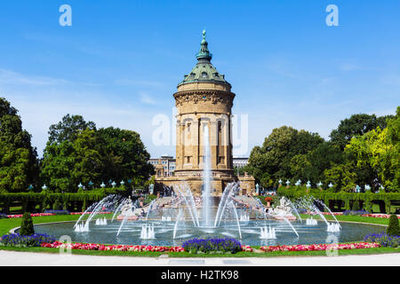 Du Wasserturm (Château d'eau), Friedrichsplatz, Mannheim, Bade-Wurtemberg, Allemagne Banque D'Images