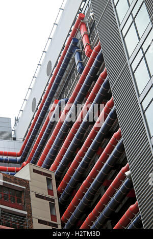 Les conduits de ventilation à l'extérieur sur les nouvelles capacités au Centre de cancérologie de l'hôpital les gars à Southwark, au sud de Londres, Angleterre, RU KATHY DEWITT Banque D'Images