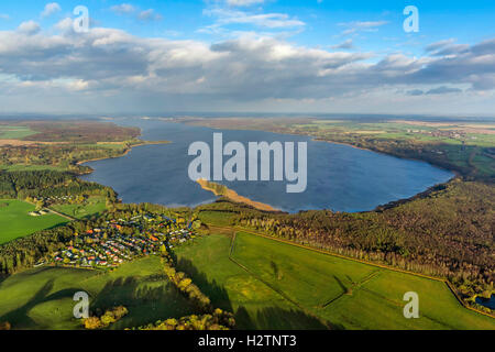 Photo aérienne, Wustrow, avec la pêche, l'île de Tollensesee, plaine de Penzlin Mecklenburg plaine remplie de lacs, Müritz, Mecklenburg- Banque D'Images