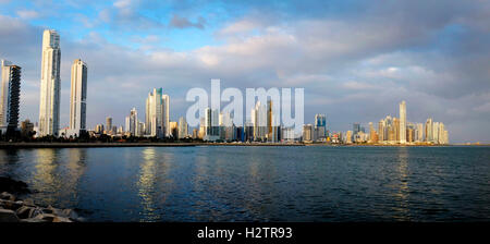 Détail panorama de la ville de Panama et toits de bâtiments Bay Ocean Banque D'Images