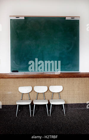 Tableau avec de la craie craie blanche en traces de gomme Banque D'Images