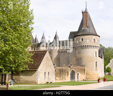 Entrée du Château de Fougères-sur-Bièvre. Une tour fortifiée borde la paroi entrée de cette maison dans le Loir Banque D'Images