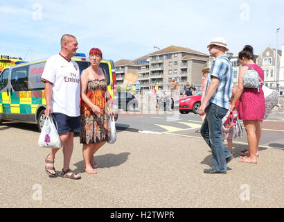 22 juin 2014, les gens sur le front de mer à Weston super Mare, North Somerset, England, UK GO Banque D'Images