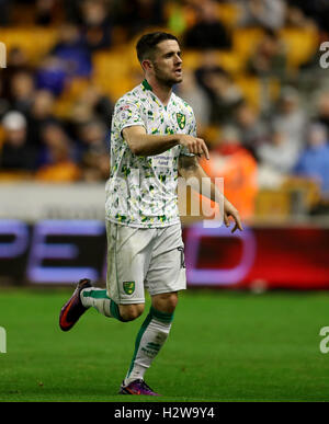 La ville de Norwich Robbie Brady célèbre marquant son deuxième but de côtés du jeu pendant le match de championnat Sky Bet à Molineux, Wolverhampton. Banque D'Images