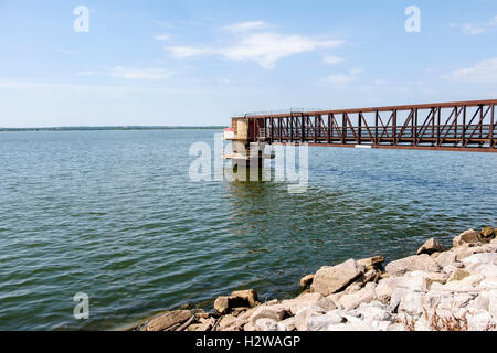 Une prise d'eau dans la tour du lac Hefner, un approvisionnement en eau depuis pour Oklahoma City, Oklahoma, USA. Banque D'Images