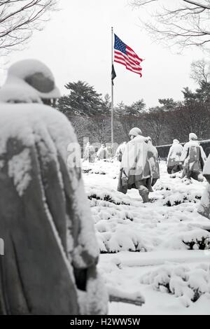 Le monument de la guerre de Corée couverts d'une couche de neige. Banque D'Images