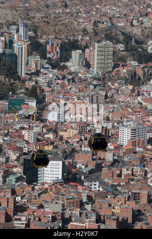 Vue sur la Zona Sur, La Paz, à partir de mi Teleferico, le câble d'antenne autoradio fonctionnant depuis 2014 Banque D'Images
