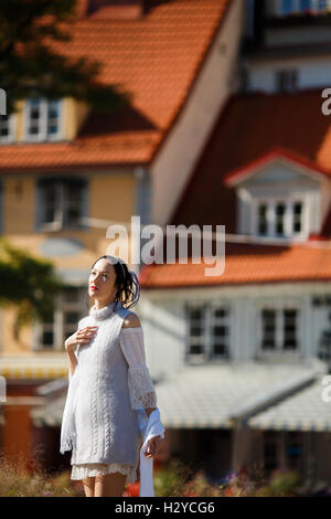 Fille japonaise dans la vieille ville de Riga, Lettonie, selective focus Banque D'Images
