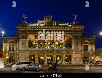 Wien, Vienne : Staatsoper (Opéra) à Opernring, voitures, 01, Wien, Autriche. Banque D'Images