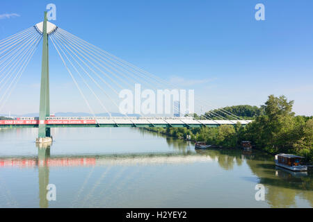 Wien, Vienne : pont Donaustadtbrücke , métro ligne 2 , Danube, 02, Wien, Autriche. Banque D'Images