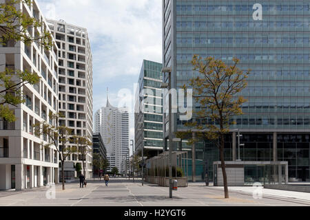 Parc résidentiel Donau avec immeuble de grande hauteur, Neue Donau Donau City, Vienne, Autriche Banque D'Images