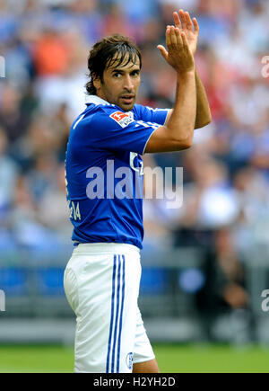 Joueur de football Raul, Liga, Ligue de football 2010 total total Cup, match entre le FC Schalke 04 et Hambourg SV, résultat final Schalke 2 Banque D'Images