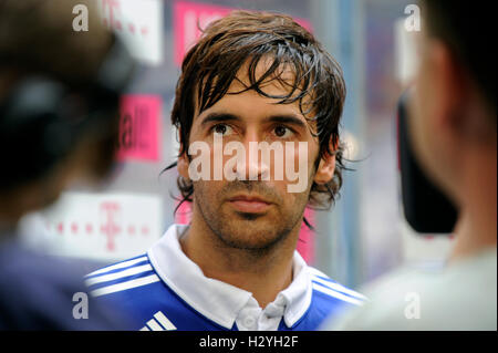 Joueur de football Raul, Liga, Ligue de football 2010 total total Cup, match entre le FC Schalke 04 et Hambourg SV, résultat final Schalke 2 Banque D'Images