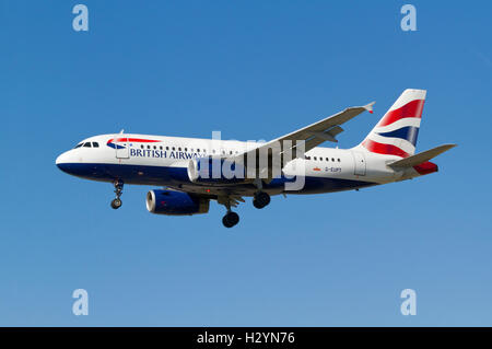 BRITISH AIRWAYS, Airbus A-319, G-L'EPUE, en approche finale de la piste 22L à l'aéroport de Copenhague, CPH, Danemark Banque D'Images