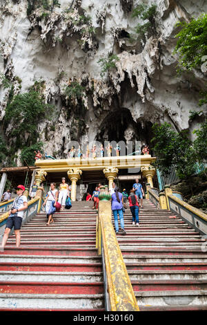 Escalier vers l'intérieur des grottes de Batu, Kuala Lumpur, Malaisie Banque D'Images
