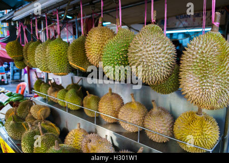 Durian fruit suspendu à street food in China town Banque D'Images