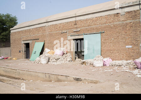 Extérieur du bâtiment dans une filature de coton au Pakistan Multan Banque D'Images